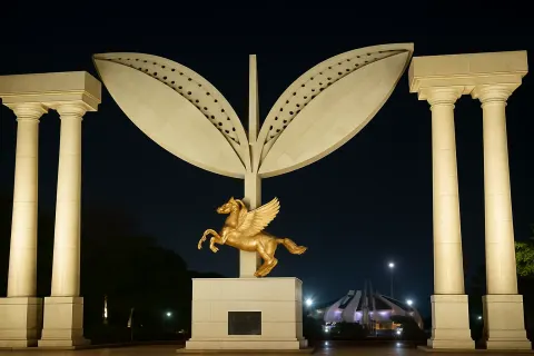 Plan your trip to MGR Memorial in Chennai with Karthi Travels® - View 2