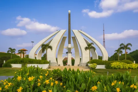 Plan your trip to MGR Memorial in Chennai with Karthi Travels® - View 3