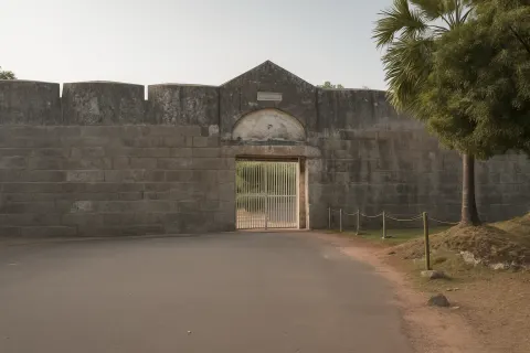 Plan your trip to Vattakottai Fort in Kanyakumari with Karthi Travels® - View 2