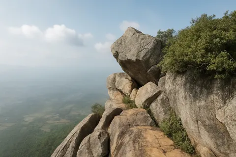 Plan your trip to Nilavoor Cliff View Point in Yelagiri with Karthi Travels® - View 3