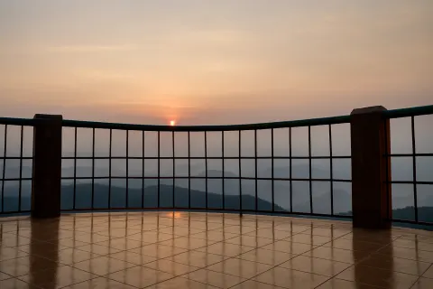 Plan your trip to Manjakuttai Sunrise View Point in Yercaud with Karthi Travels® - View 4